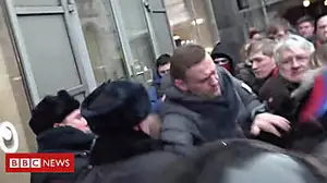 'Dramatic' moment Putin critic detained