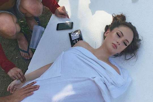 Ellen Adarna passes out during ‘naked’ photo shoot