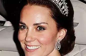 [Gallery] Why Kate Can Wear A Tiara But Meghan Markle Can't