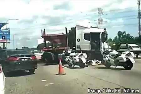 Video of trailer ramming divider in Malaysia goes viral