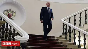 Putin's long, lonely Kremlin walk