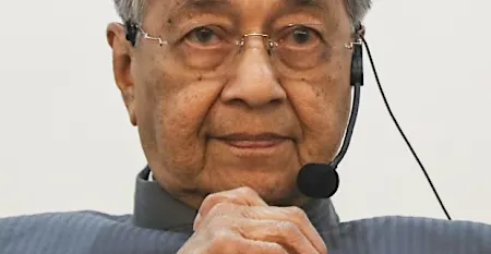 Mahathir to review China investments if he wins Malaysia election