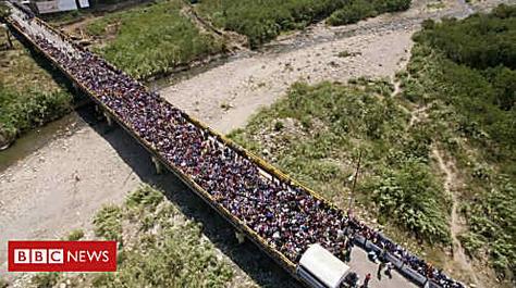 Venezuelans rush to Colombian border