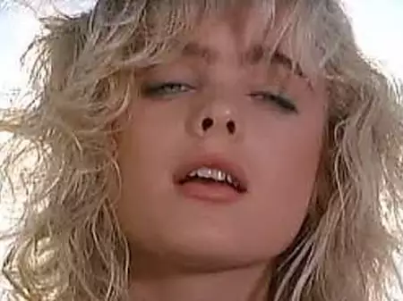 [Gallery] 80's Women: Erika Eleniak Is Almost 48...This Is What She's Doing Now