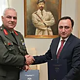 Ελλάδα-Αρμενία: "Έπεσαν" οι υπογραφές στο Πρόγραμμα Στρατιωτικής συνεργασίας 2018