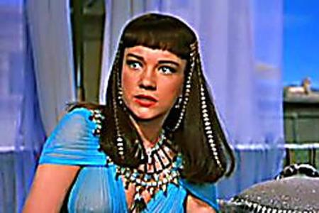Unforgivable Costume Mistakes: Anne Baxter Realized Why The Crew Was Starring