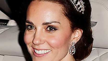 [Gallery] Why Kate Can Wear A Tiara But Meghan Markle Can't