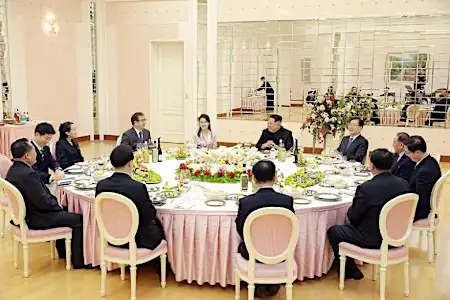 Πάνω από το κρασί και το soju, ο Kim Jong Un της Βόρειας Κορέας αστειεύτηκε για τον εαυτό του, λένε αξιωματούχοι της Νότιας Κορέας