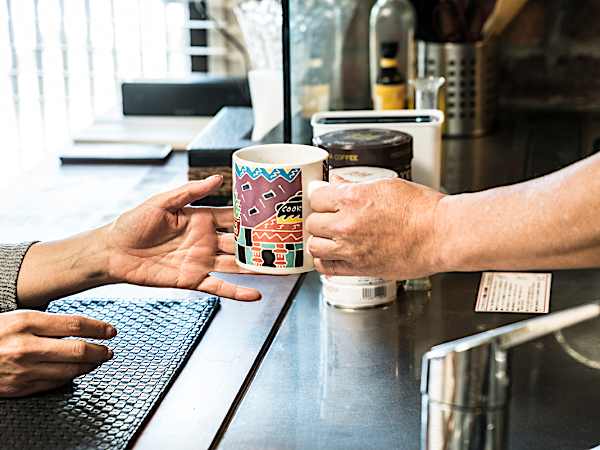 コーヒーを飲んでくつろげるバーカウンターづくり