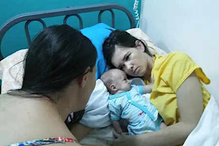 [Gallery] Woman Who Gave Birth While in a Coma Meets 3-Month-Old Baby