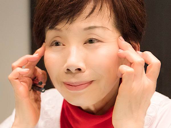 「目の下の膨らみ」をなおしたい人必見!簡単で安心な必見アイテムとは