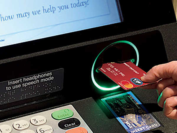 なんと1回約1,800円の差！知って得する海外ATMの使い方