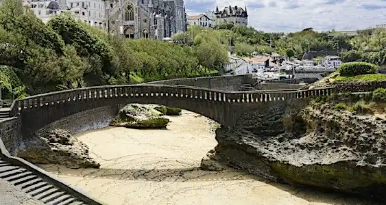 Θέλετε να κάμπινγκ στον Ατλαντικό, βρείτε την επιλογή μας από 899 κάμπινγκ!