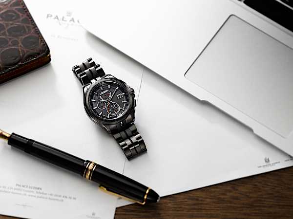 その時計、オンもオフも使える？ブラックチタンシリーズに、新モデル登場