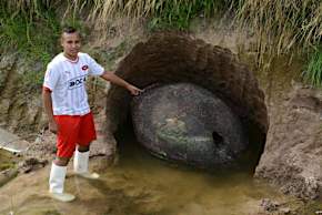 [Gallery] Farmer Finds Giant Mystery Object On His Property, Then Realizes What It Is