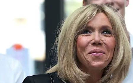 Αυτοί οι απατεώνες που χρησιμοποιούν την εικόνα της Brigitte Macron Αυτοί οι απατεώνες που χρησιμοποιούν την εικόνα της Brigitte Macron