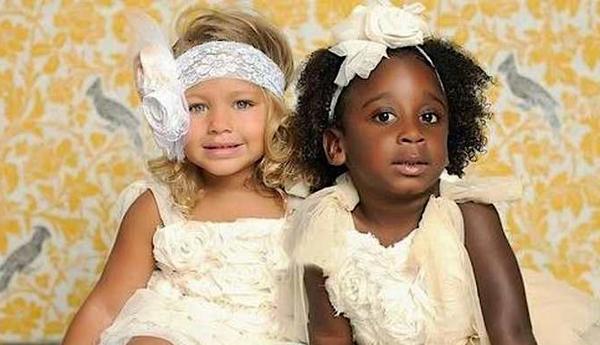 [Gallery] Mom’s Twins Are Different Colors. Look At Them 18 Years Later