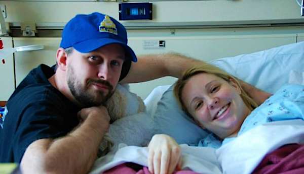 [Gallery] Wife Dies Hours After Giving Birth. Then Husband's Gut Tells Him To Log Into Her Pregnancy Blog