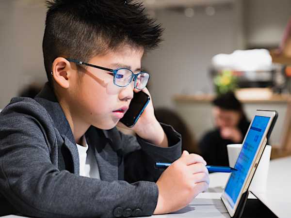 ノマド化する小学生、カフェでＺ会を受講する子どもに迫る