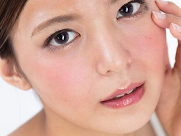 大人なのに顔が赤い「赤ら顔」の人におススメの化粧水がコレ