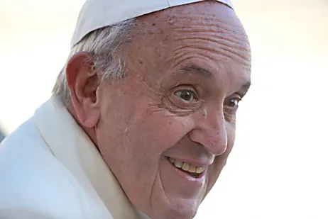 Ο Πάπας Φράνσις αποκαλύπτει ότι έχει καταρράκτη, αναμένει λειτουργία το επόμενο έτος