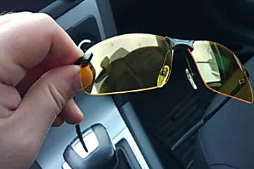 Fica cego à noite? Use estes óculos para finalmente dirigir novamente em segurança