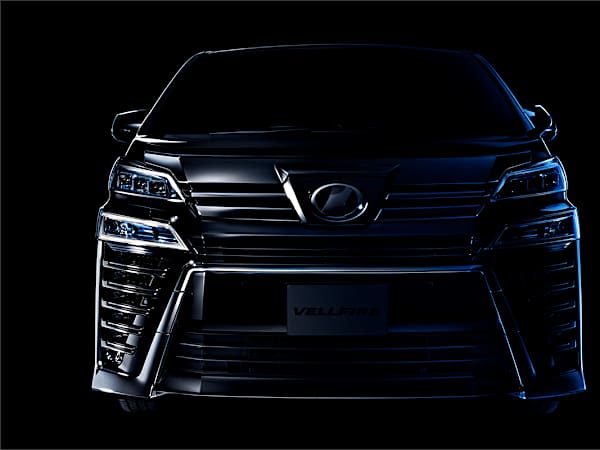 二段構造の大型ヘッドランプでダイナミックかつクールな存在感