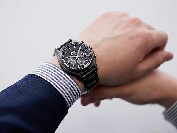 仕事の時計は何を選べばいい?新社会人必見、ワンランクUPするスーツスタイル